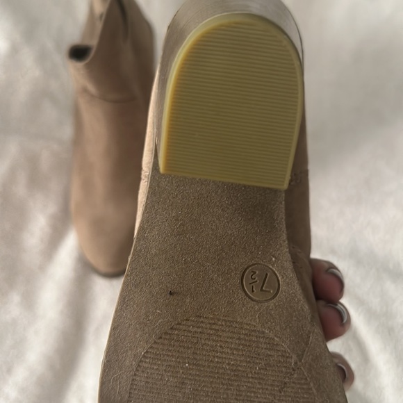 7 1/2 western ankle bootie tan never worn - Picture 3 of 3
